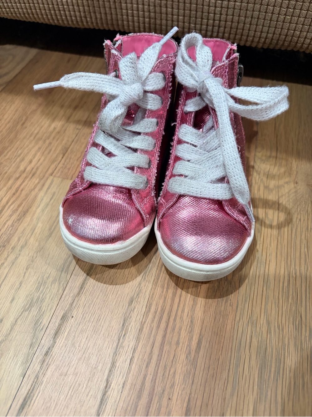 Kidpik shiny pink metallic high top sneakers, size 8